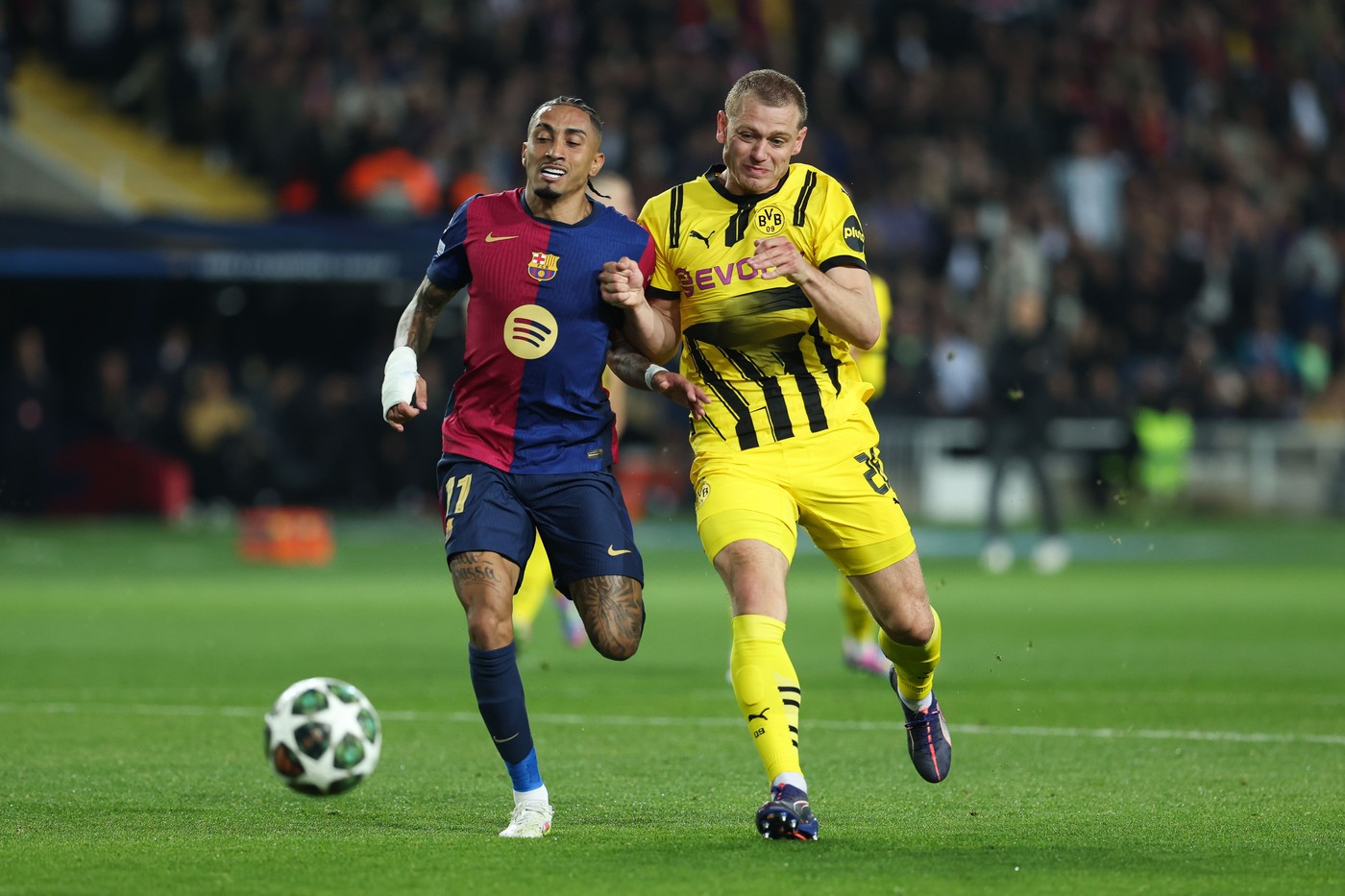 Nemții de la Bild au pus tunurile pe arbitru, după golul lui Raphinha din Barcelona – Dortmund
