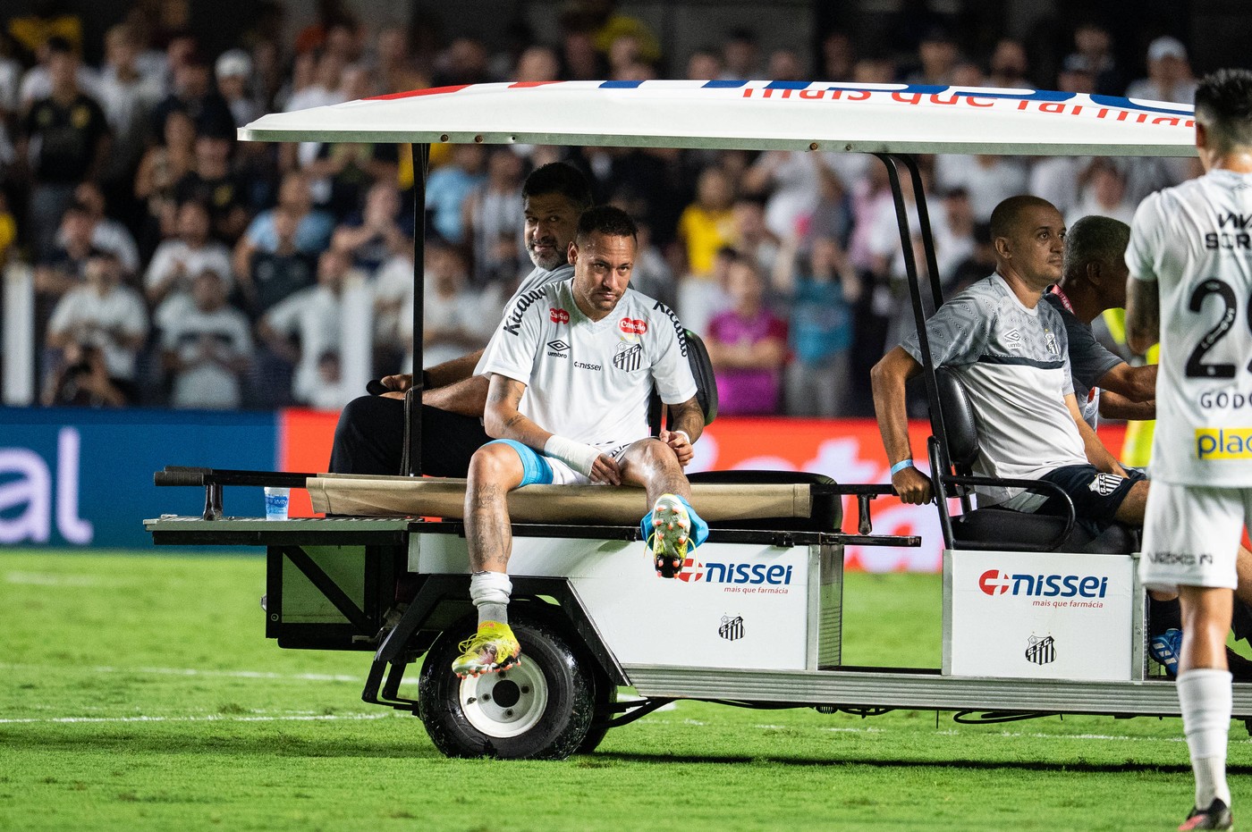 Neymar a ieșit plângând de pe teren! O nouă lovitură pentru starul naționalei Braziliei