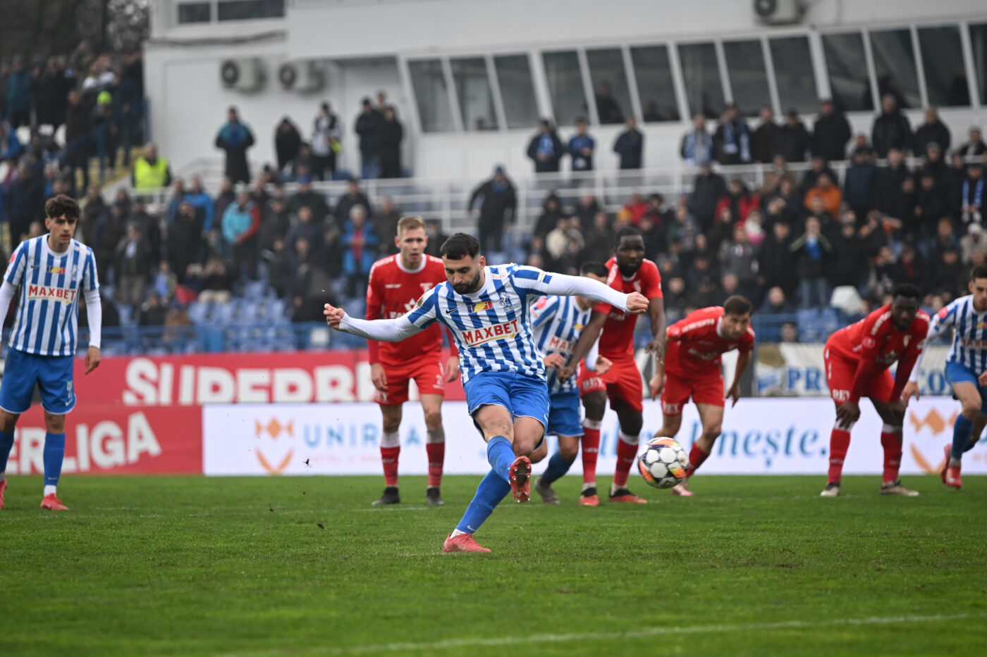 UTA Arad – FC Botoșani 1-0, în etapa 3 a play-out-ului din Superliga. Arădenii încheie seria pozitivă a lui Grozavu și iau o mare gură de oxigen în play-out