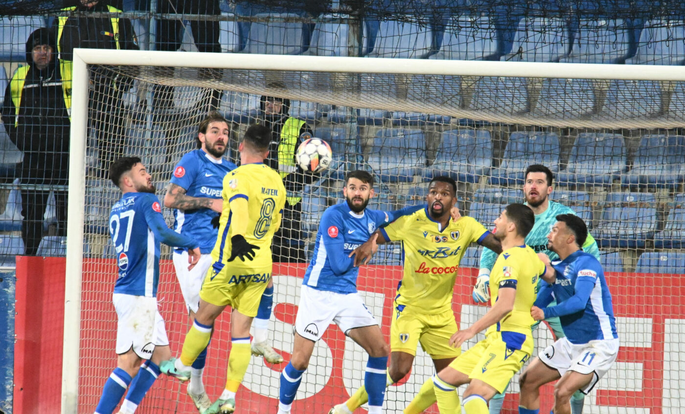 Petrolul Ploiești – Farul Constanța Live Video Online în etapa 6 a play-out-ului din Superliga, ora 18:00. Echipele de start. Duel crucial pentru fotbaliștii lui Gică Hagi
