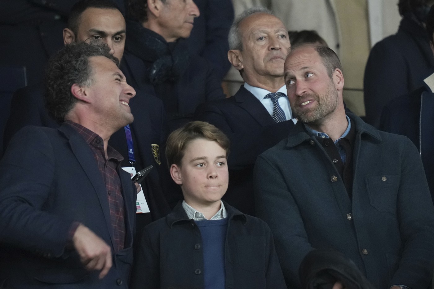 Prințul William și fiul său, prințul George, bucurie nebună la golul lui Aston Villa din meciul cu PSG! Imaginile serii în Champions League