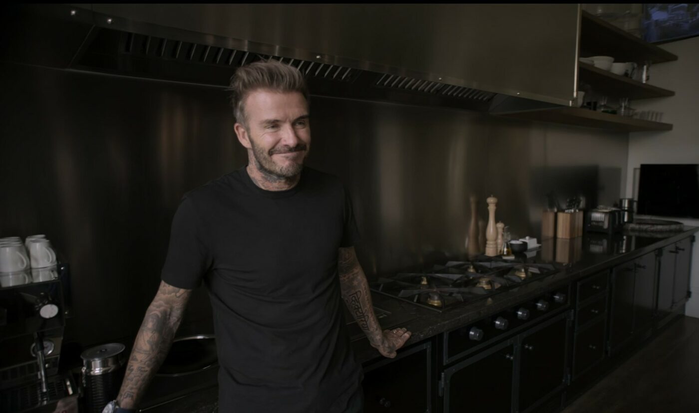 Probleme la conacul de 37.000.000 al familiei Beckham. Vila din Londra are 6 dormitoare, piscină interioară şi cramă proprie