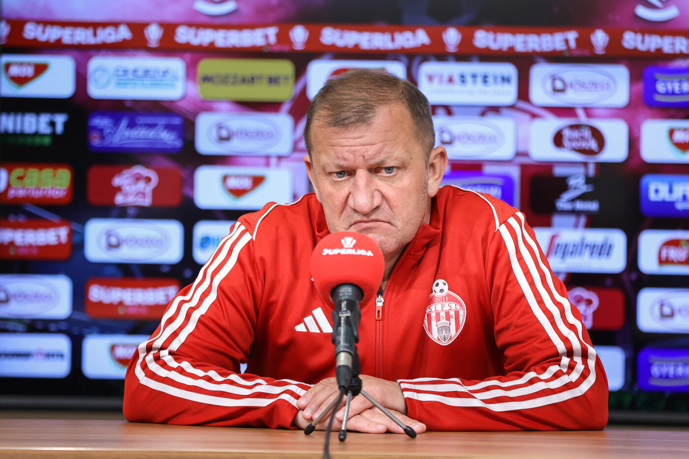 Războiul din vestiarul lui Sepsi. Pe cine vrea Dorinel Munteanu să dea afară