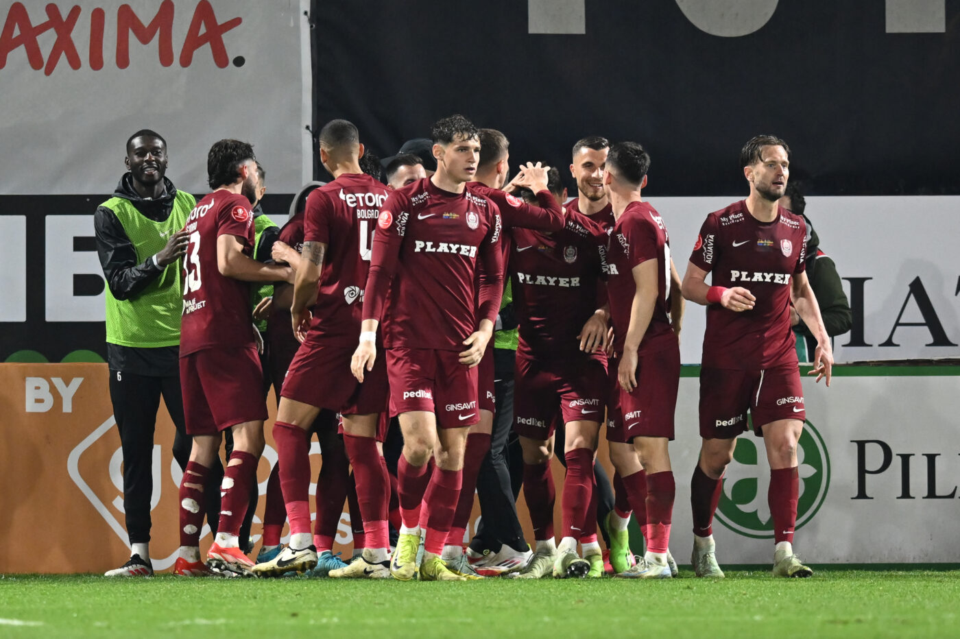 Reacția lui CFR Cluj, după ce suporterii minori au fost rupți cu bătaia de ultrași de la U Cluj: „Nu pot să mutileze sau să amenințe cu moartea”