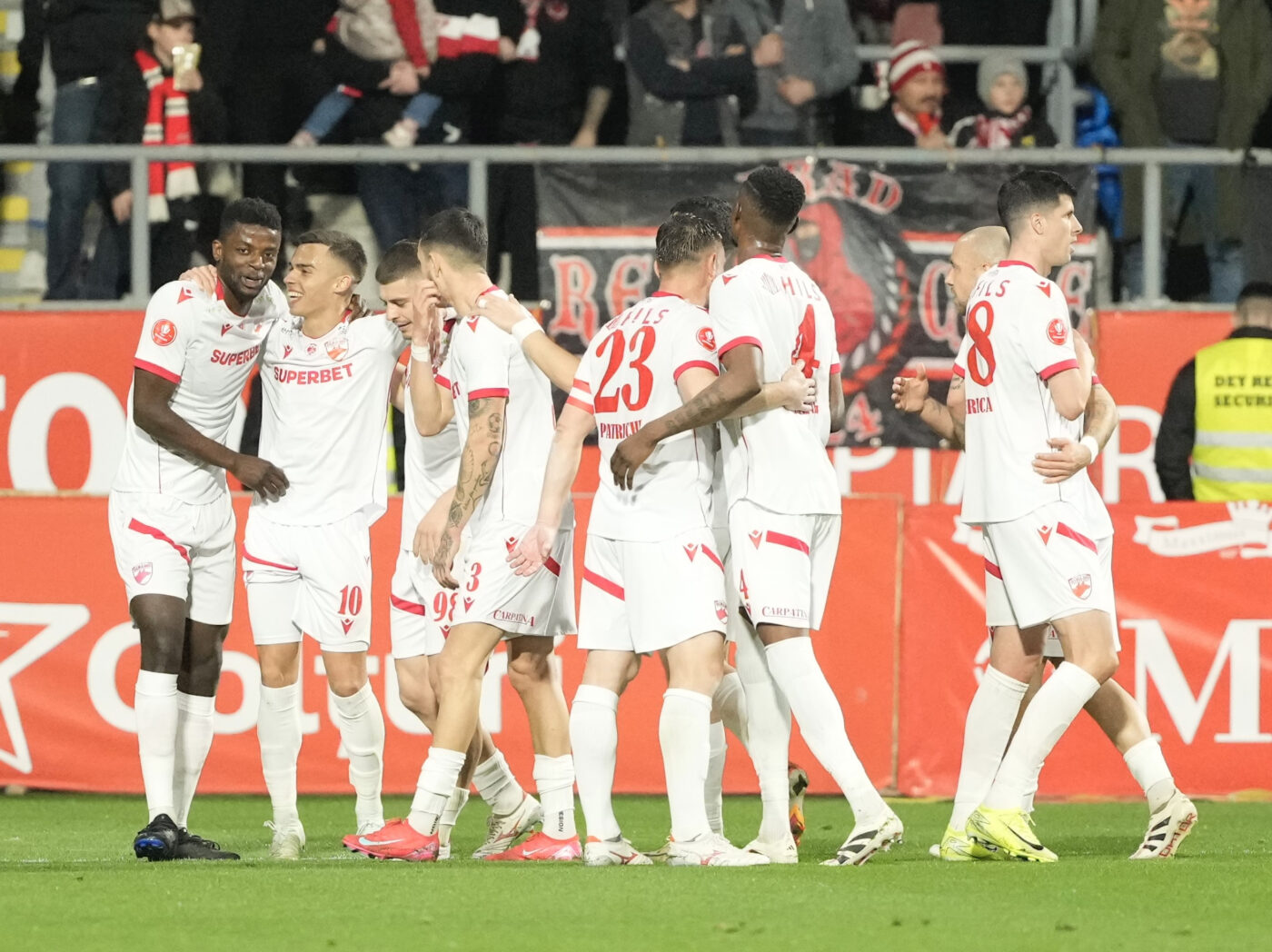 Sărăcie în zona fotbaliştilor U21 pentru sezonul viitor din Superliga. Ce soluții a pregătit deja Dinamo: „Se poate baza pe ei”. EXCLUSIV