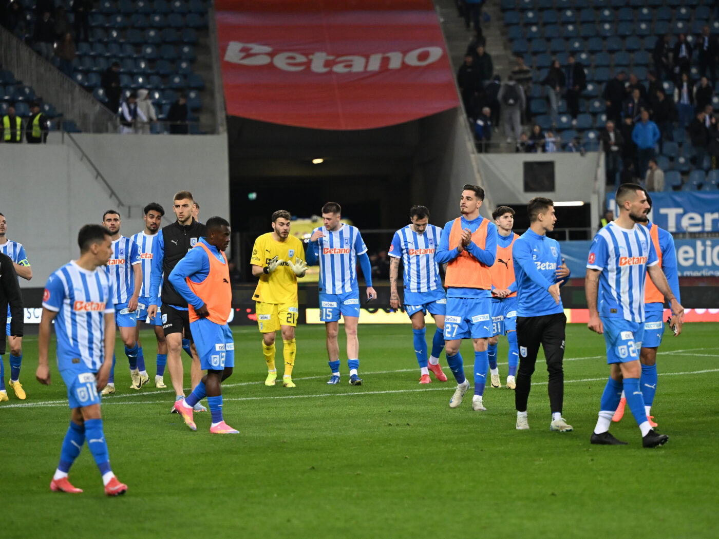 Sezon încheiat pentru fotbalistul Universității Craiova care s-a accidentat în meciul cu U Cluj! Ce soluții are Mirel Rădoi