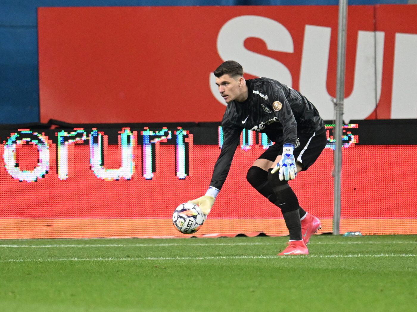 Ştefan Târnovanu a spus clar că e gata să plece de la FCSB. Cu Napoli şi Galatasaray pe urmele lui, fotbalistul lui Gigi Becali îşi cere transferul: „După ce an am avut, sunt pregătit”