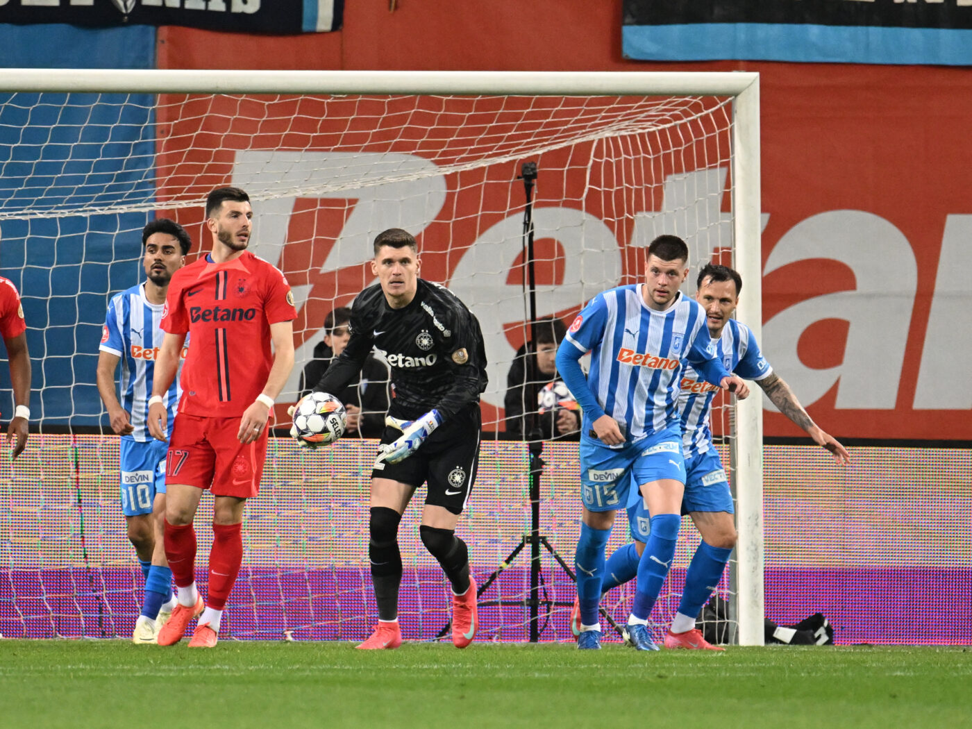 Ștefan Târnovanu, atac fără precedent, după Universitatea Craiova – FCSB 0-0. Riscă să fie suspendat după această reacție: „Arbitrajul a fost de partea lor”
