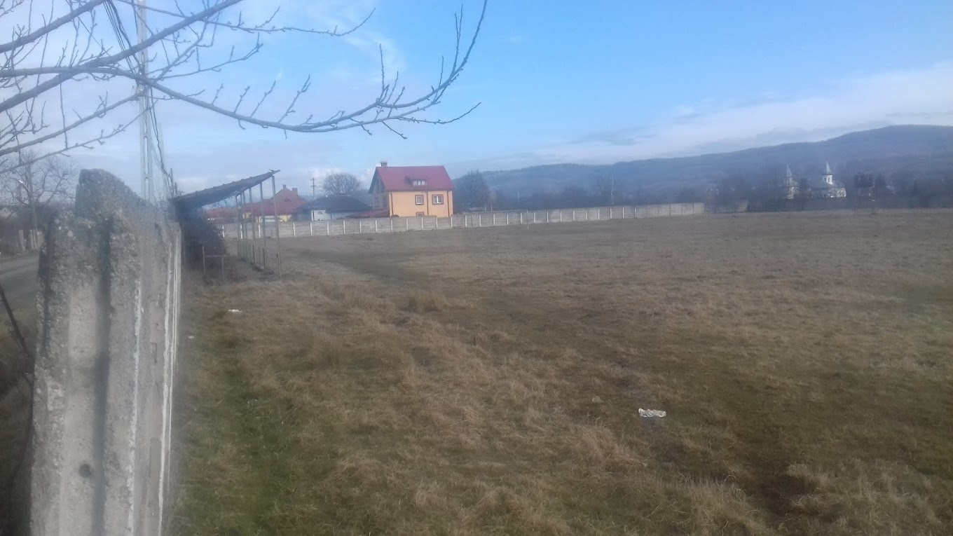 Un stadion de fotbal din România, scos la vânzare pe OLX. Se vinde „jumătate din teren” cu 100.000 de euro: „L-am luat pentru niște case”
