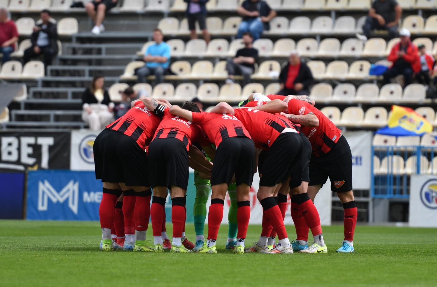 Ungurii transmit la televiziunea publică ultimele două meciuri ale echipei care a promovat în Superliga și în care guvernul maghiar a investit milioane de euro