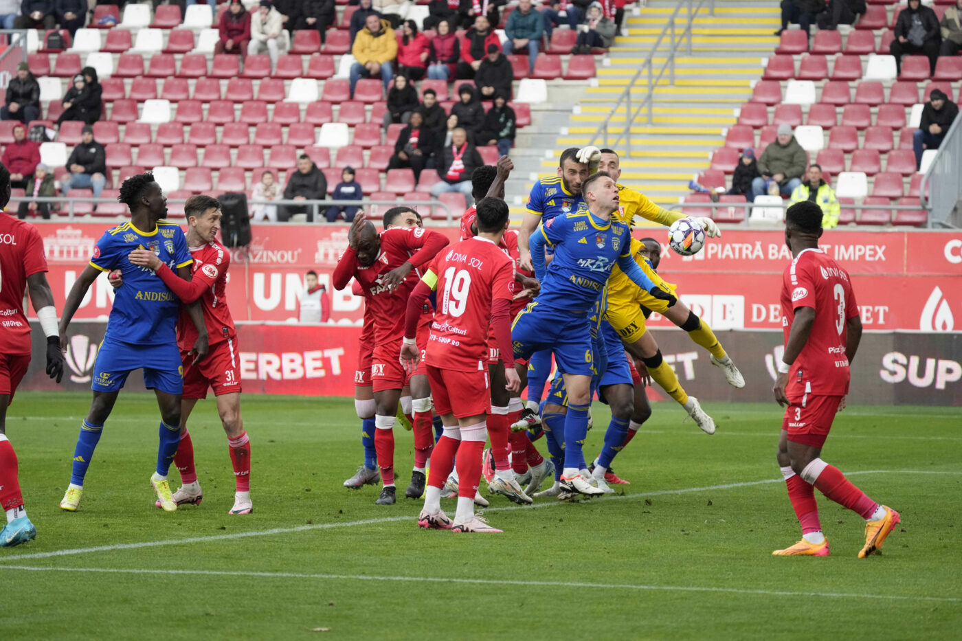 Unirea Slobozia – UTA Arad Live Video Online în etapa 4 a play-out-ului din Superliga, ora 18:15. Echipele de start. Mircea Rednic dă bani de la el pentru un succes al arădenilor