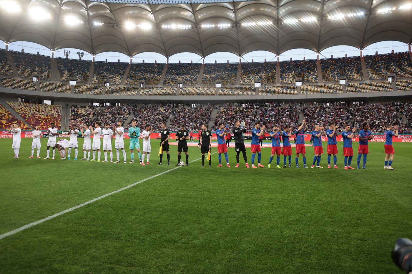Fotbalistul de la FCSB, despre care Becali a zis că poate juca la Barcelona şi Real Madrid, i-a transmis un mesaj, în direct, patronului campioanei