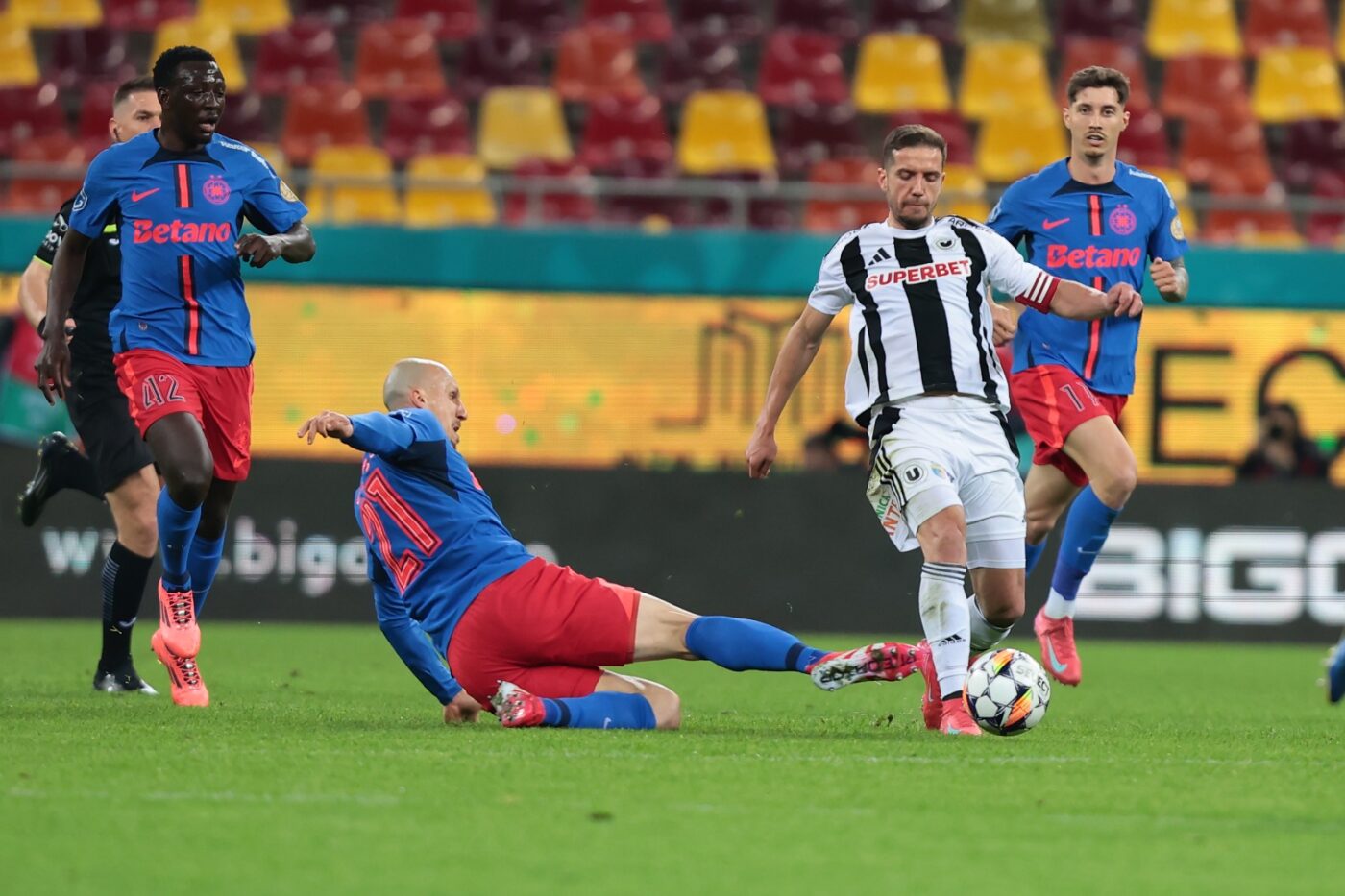 FCSB Castige U Cluj Cu Gol de Penality: Evaluarea Stelelor Pentru Toți Jucătorii 3 chiriches chipciu