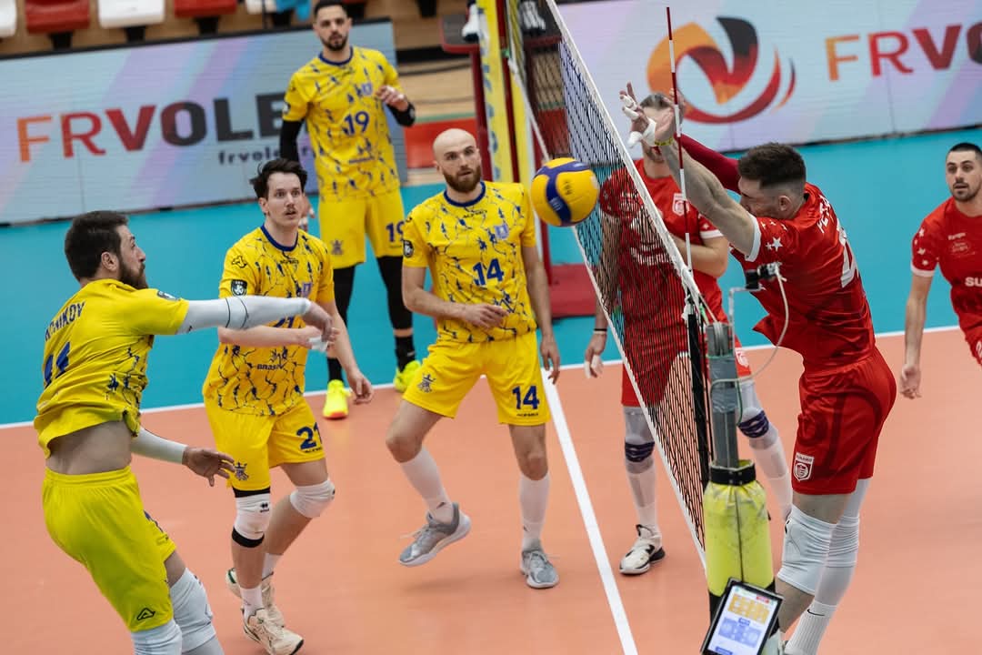 Finala de la volei masculin, Corona Brașov – Dinamo, e în aer! Sala Sporturilor e blocată de un eveniment major de dans sportiv: „Cheia e la Federația de volei“. SPECIAL
