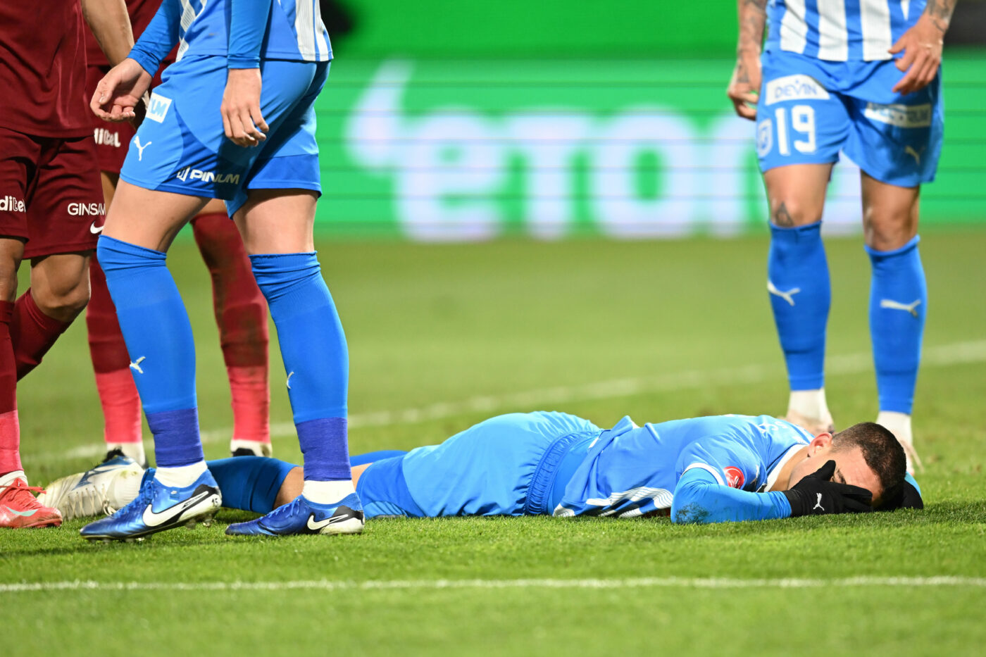 Dan Petrescu Îngenunchează Oltenii: Eroi și Zilele Negre din Play-Off Superligă! 2 craiova la cfr