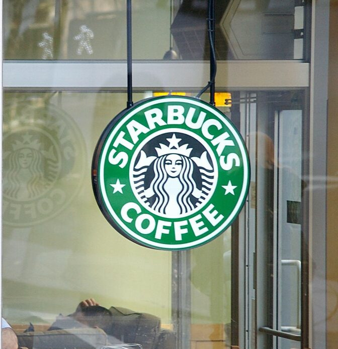 Starbucks deschide un macro-spațiu gastronomic în inima stadionului! Va fi întins pe 1.000 de metri pătrați și va avea produse unice în Europa