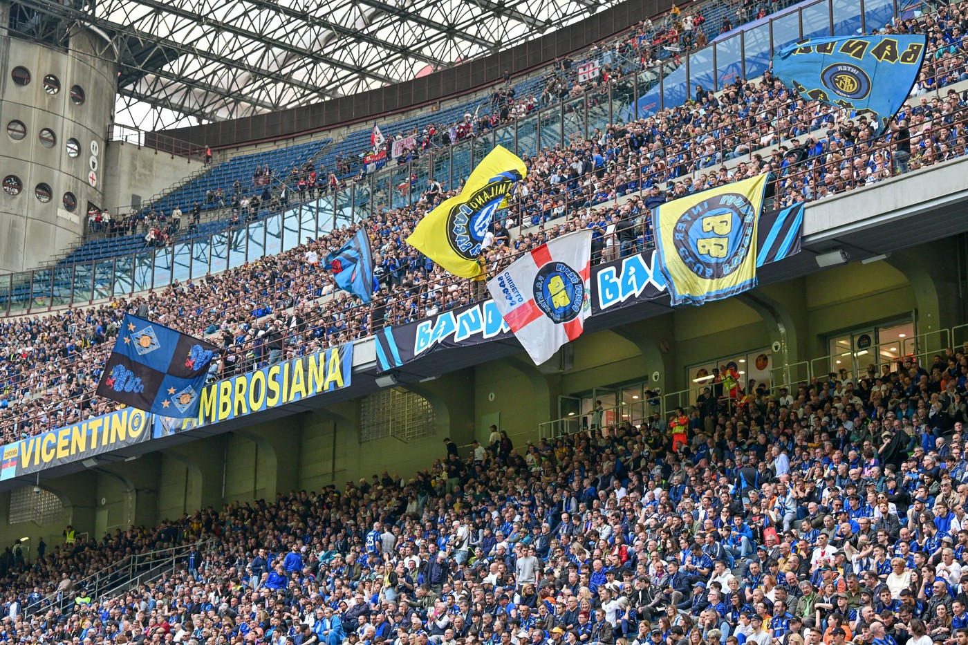 Ce nebunie! Au propus construirea unui stadion nou, în subteran, de peste 75.000 de locuri, pe care să joace marile rivale. Imaginile cu arena de 1.5 miliarde de euro sunt revoluționare
