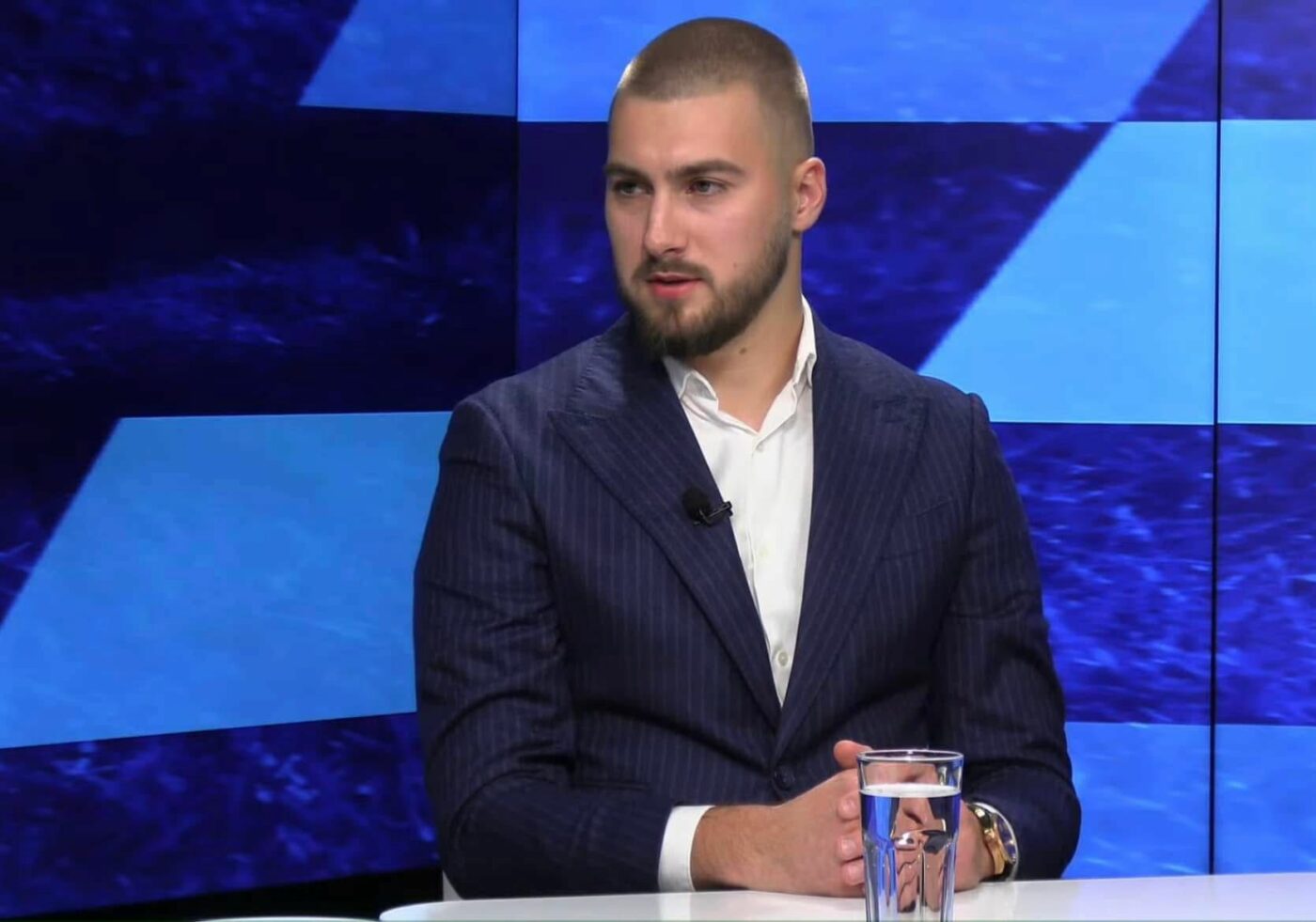 Mijlocașul care nu a ratat vreun meci la Steaua este dorit în Superliga: „E un jucător cu calitate, constant în evoluții și e normal să atragă atenția”. EXCLUSIV 1 rares pop