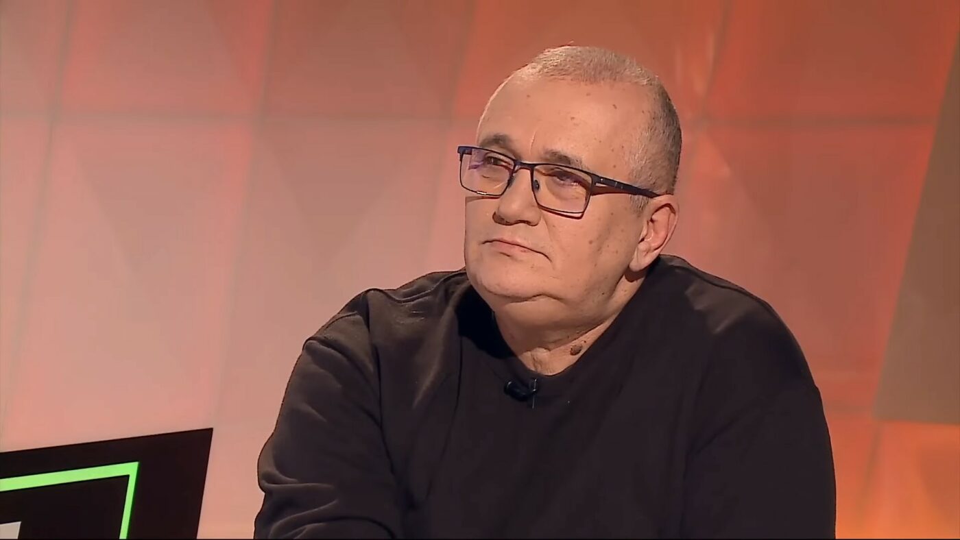 „Atat-sa-ti-se-faca-atunci-cand-ti-e-lumea-mai-draga.-Comentatorul-Emil-Gradinescu-a-scapat-„perla-in-direct-si-apoi-s-a-contrazis-cu-Costi-Mocanu-1400x788.jpg