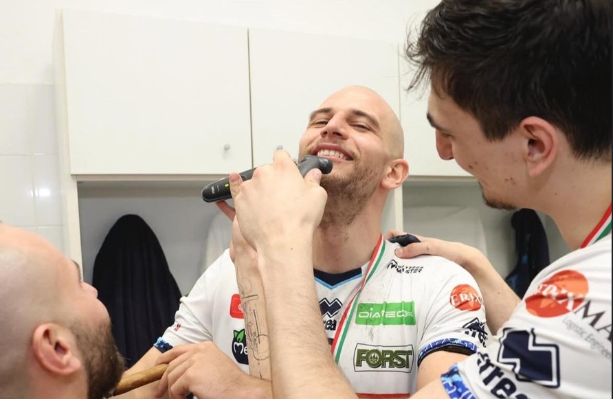 Avem primul român campion în Italia la volei masculin! A renunțat la barbă după ce a luat Scudetto: „În 6 luni sper să crească la loc”. EXCLUSIV