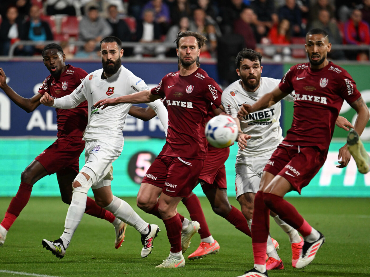 CFR Cluj – Hermannstadt 3-2, la capătul unui meci spectaculos cu 2 eliminări și 5 goluri! CFR Cluj este noua câștigătoare a Cupei României