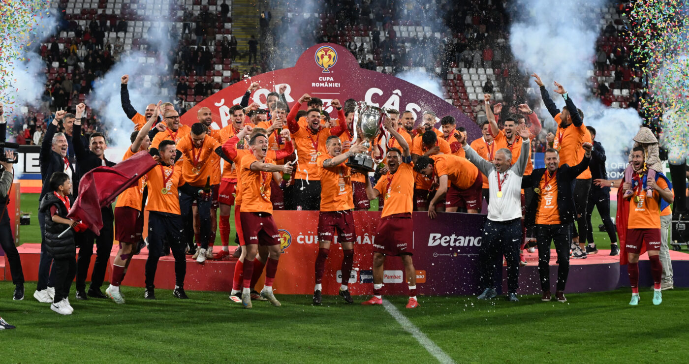 CFR Cluj a dat două lovituri spectaculoase. Legendele Superligii au semnat cu echipa lui Dan Petrescu: „În Gruia, cel puțin până în 2026”