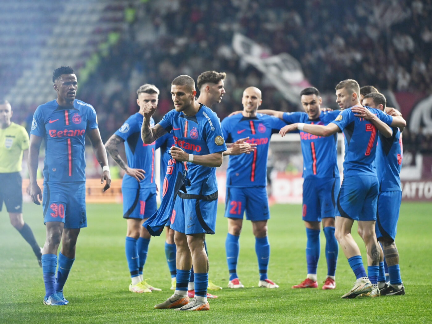 Calculele FCSB pentru titlu. Ce mai trebuie să se întâmple în această etapă pentru a fi campioană după meciul cu Dinamo