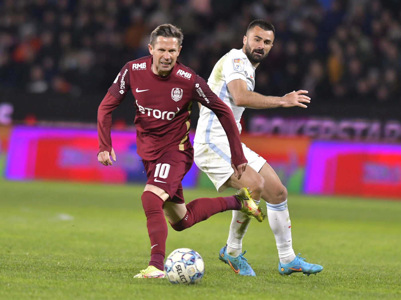 Cruciada veteranilor pe final de sezon: cine a fost jucătorul etapei în play-off Superliga când toate nominalizările reprezintă fotbaliști trecuți de 36 de ani?