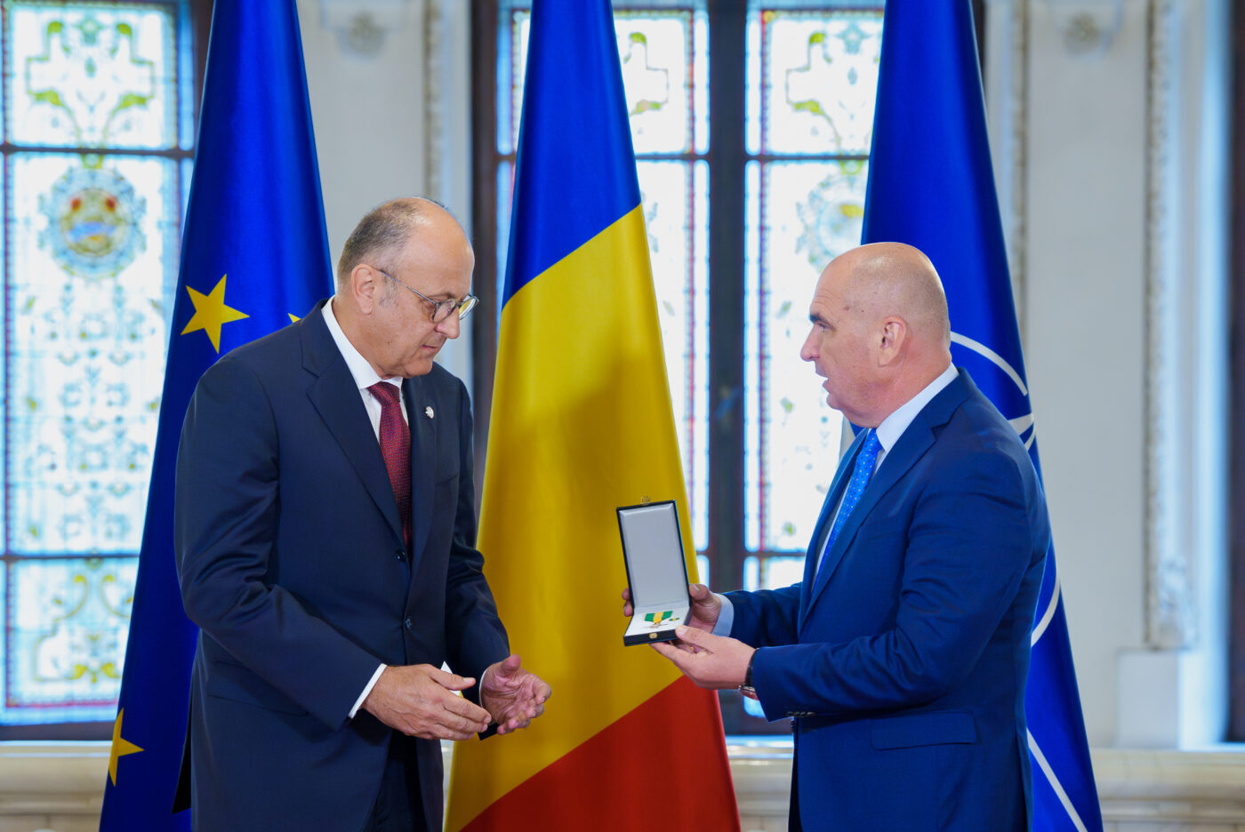 Dan Şucu, decorat de Ilie Bolojan. De ce a primit patronul Rapidului distincția din partea preşedintelui interimar