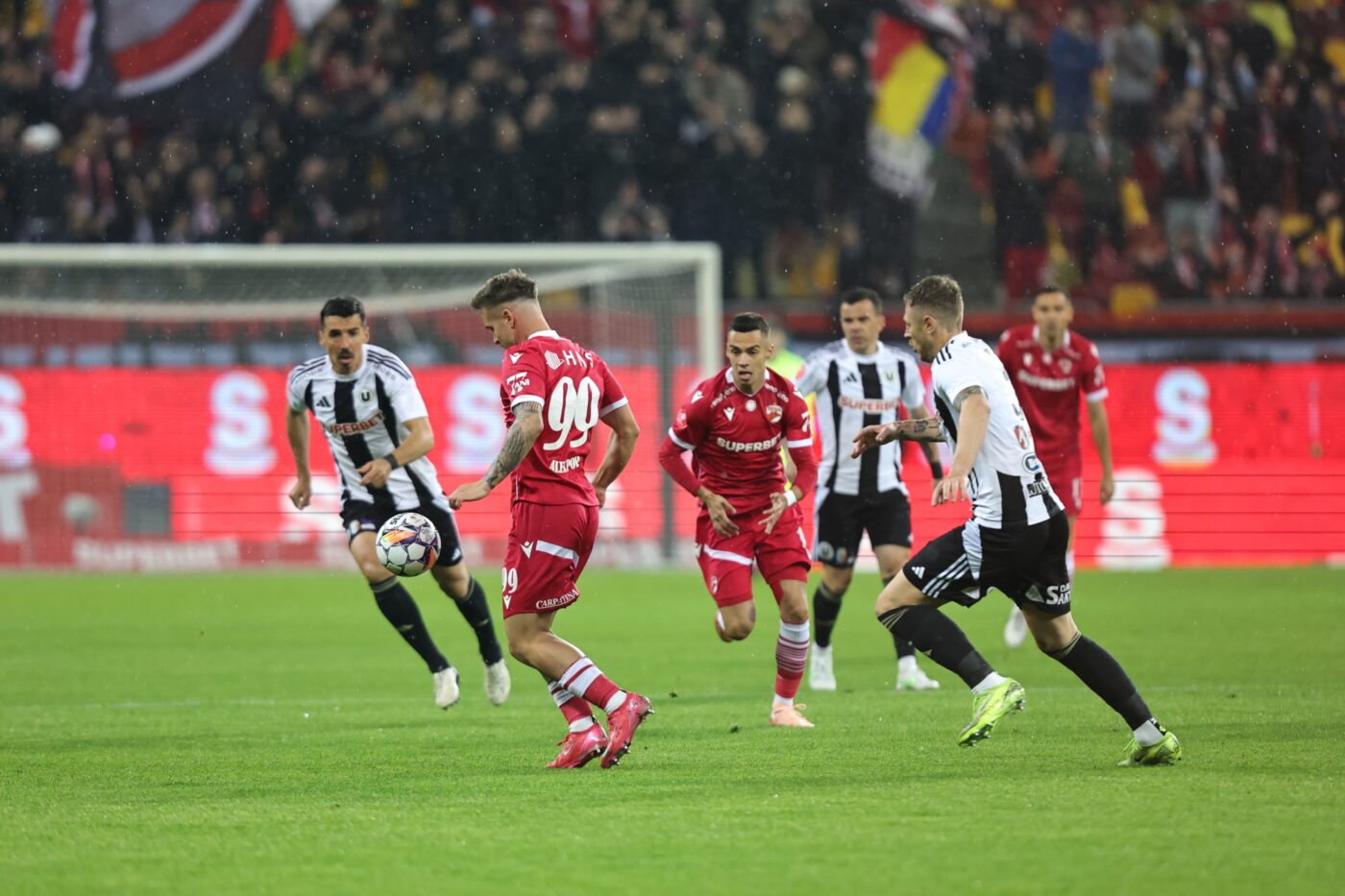 Dinamo București – U Cluj 1-3, în etapa 9 din play-off-ul Superligii. Ardelenii au făcut remontada în 10 oameni