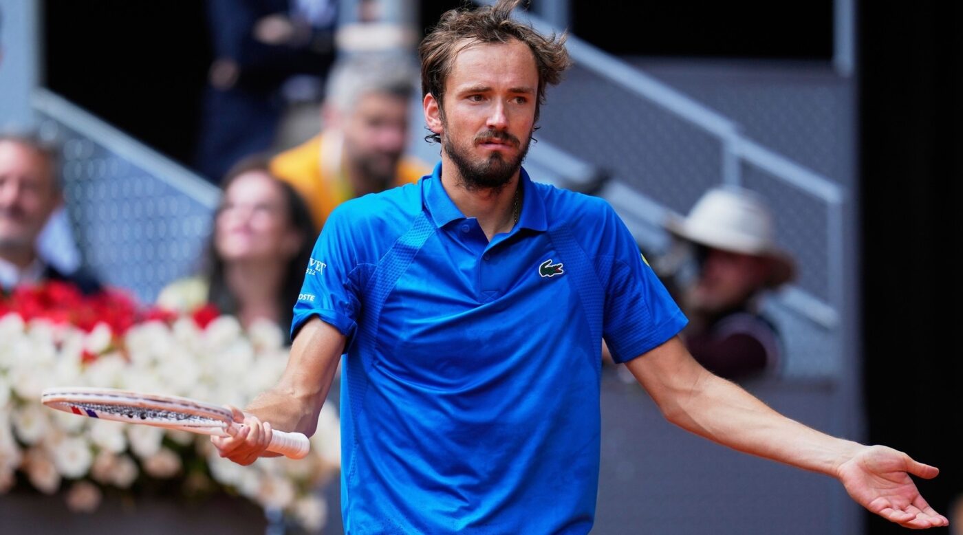 E-ca-un-ceai.-Fierbe-din-ce-in-ce-mai-tare.-Rusul-Daniil-Medvedev-a-spus-de-ce-se-cearta-mereu-pe-terenul-de-tenis-1400x778.jpg