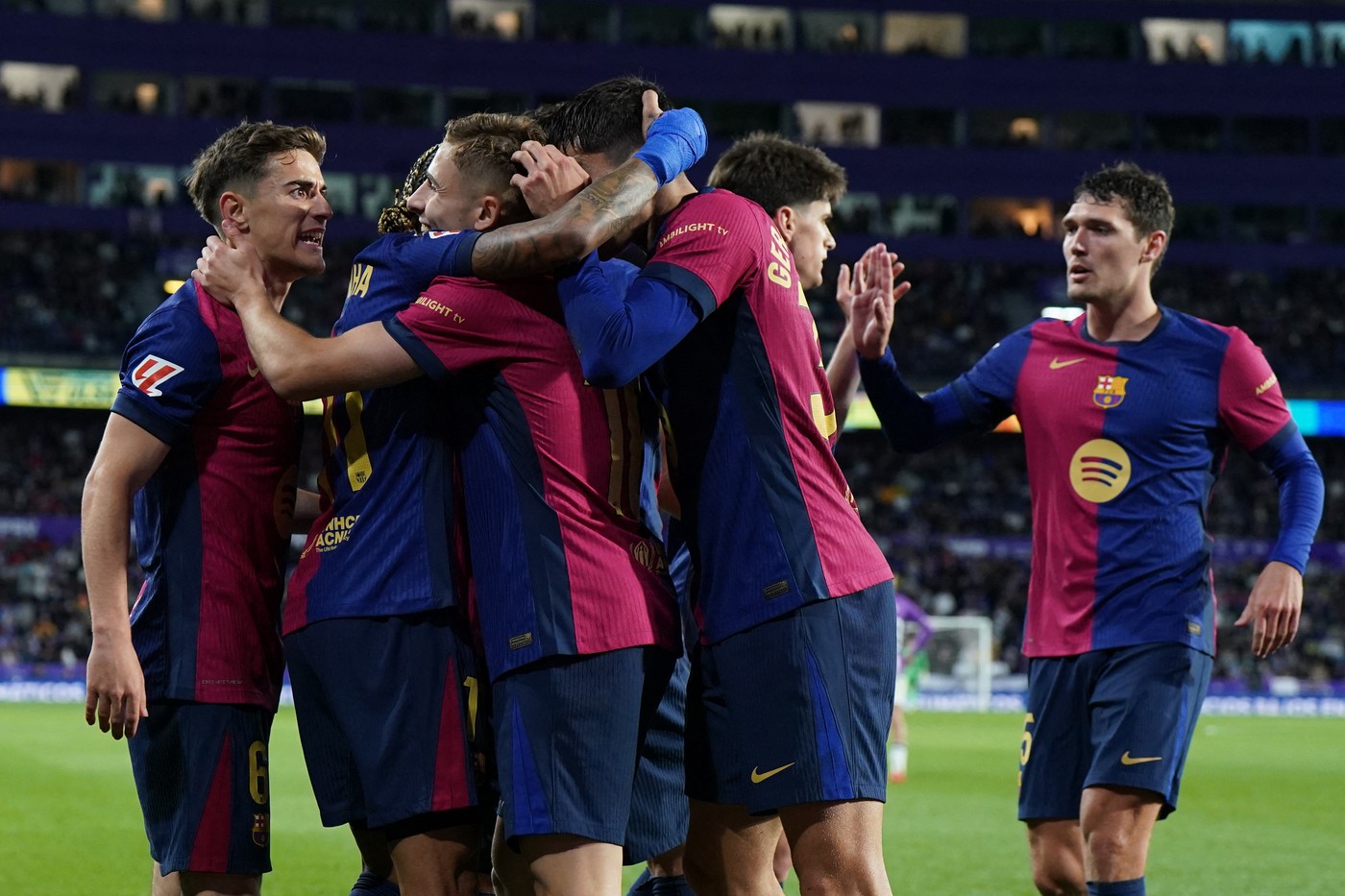 Fotbaliștii Barcelonei, cuceriți cu o metodă de acum patru decenii. Ce a adus la echipă germanul Hansi Flick