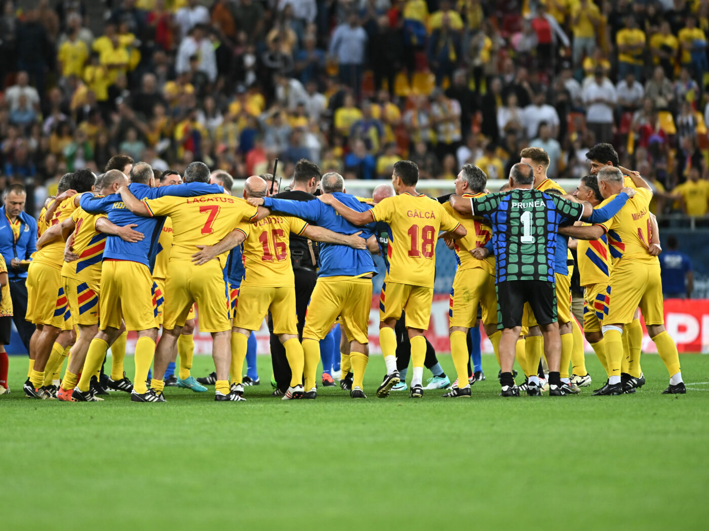 Fotbalistul Generației de Aur a votat şi nu s-a ferit să se laude cu opțiunea lui. E convins că el va fi, de fapt, preşedintele României: „Eu nu am nimic de ascuns!”