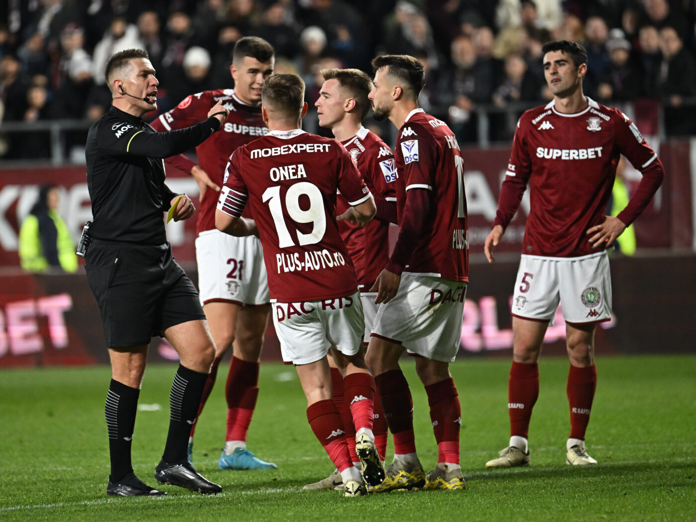 Fotbalistul Rapidului, pe care Mitică Dragomir îl evaluează la 10.000.000 de euro, mesaj ce pare un atac la Șumudică: „Nu trebuie să ne apărăm, să ne retragem de frică”. EXCLUSIV