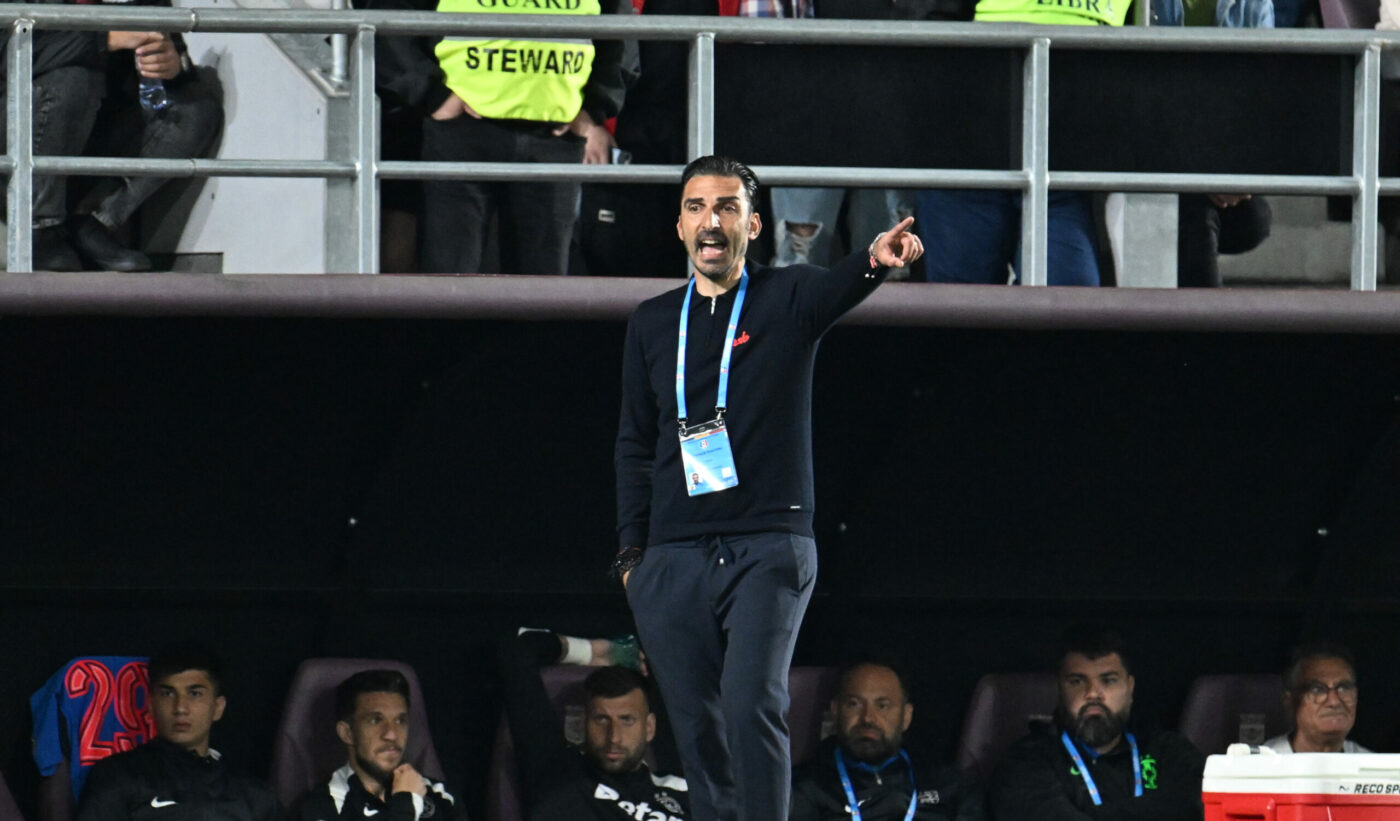 Gestul şocant al lui Elias Charalambous în vestiarul FCSB. I-a luat telefonul lui Adrian Şut din mână şi a făcut asta: „Era supărat. I-am zis să aibă răbdare”