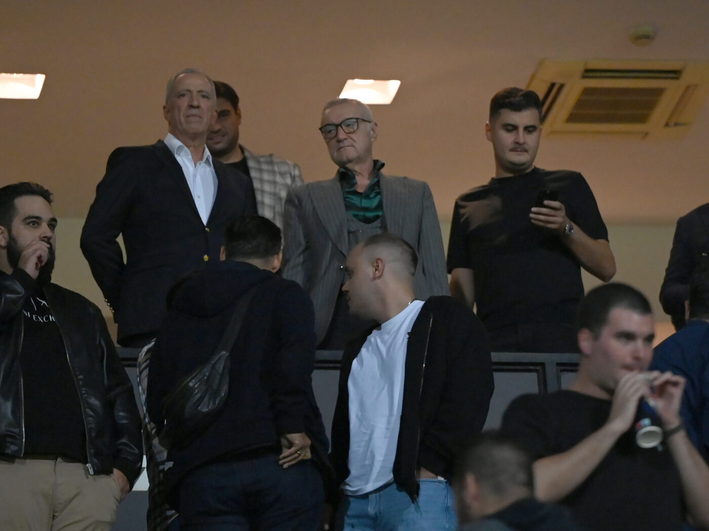 Gigi Becali le dă o singură şansă. Ce decizie a luat pentru doi fotbalişti care pleacă în Olanda cu FCSB: „Dacă nu, se întorc la voi”. EXCLUSIV