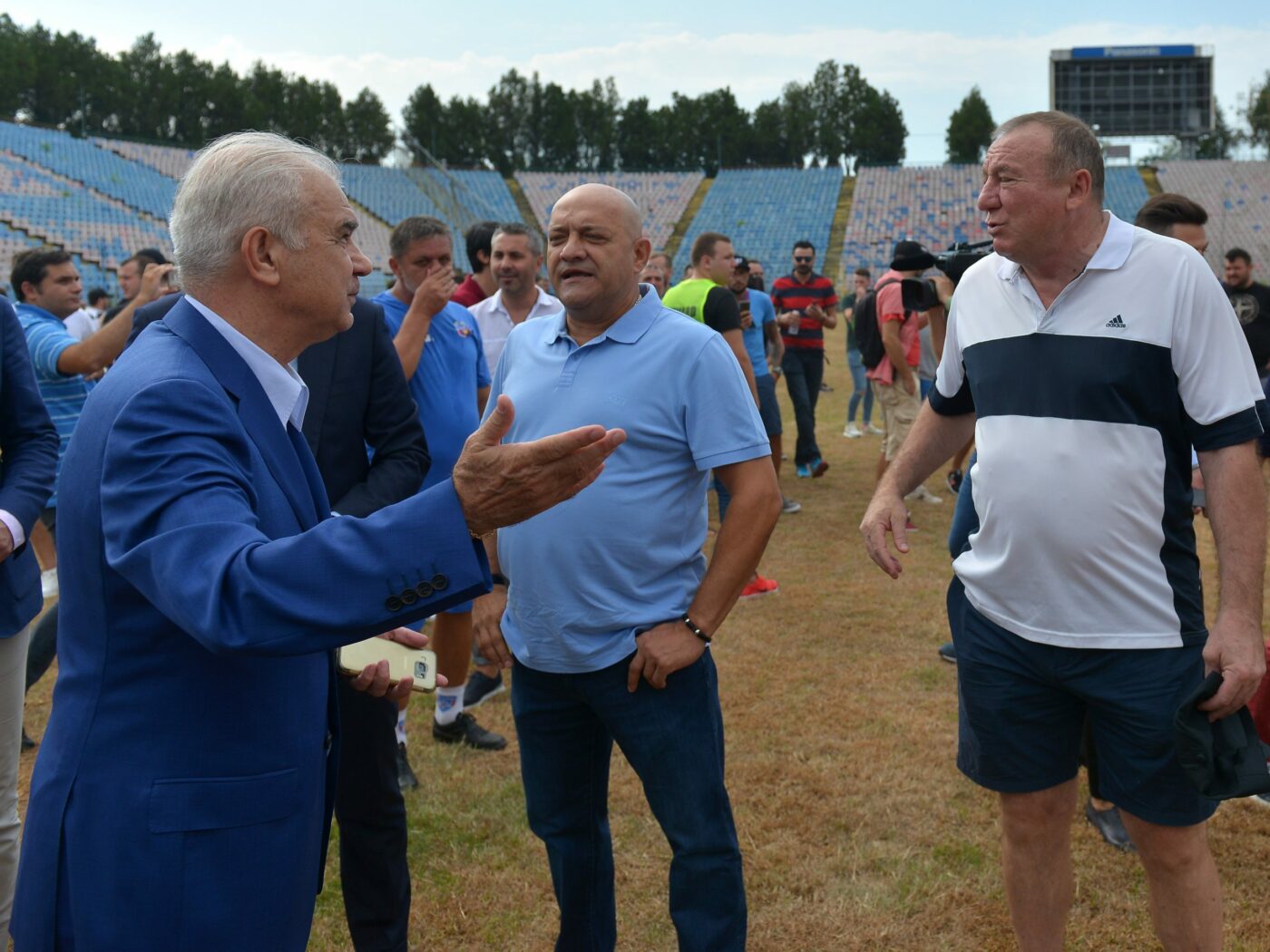 Ilie Ceaușescu a venit cu elicopterul la antrenamentul Stelei. Iordănescu a vrut să-l dea afară din lot pe Bumbescu, dar Valentin Ceaușescu a intervenit decisiv: „Răutăți”