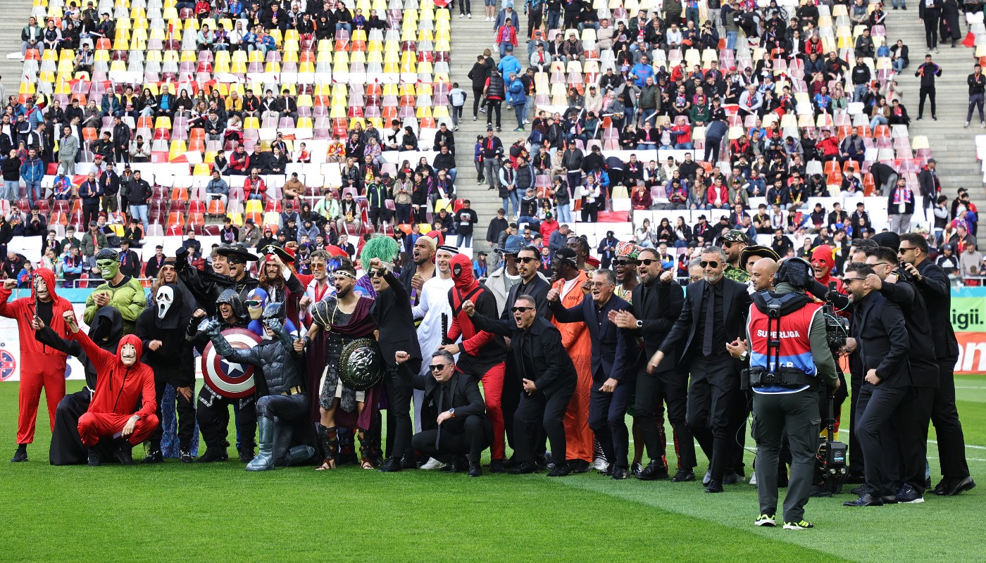 Ilie Dumitrescu, dat pe spate de costumele fotbaliştilor de la FCSB! Pe cine şi-a ales favorit