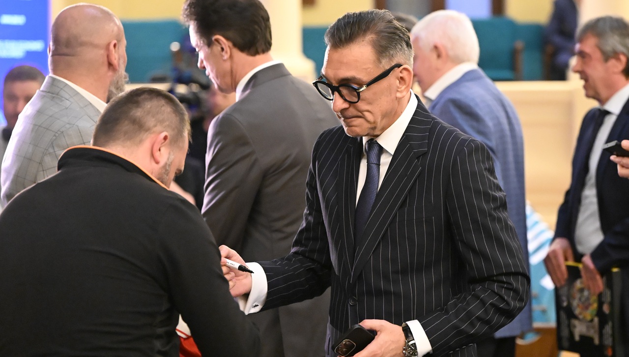 Ilie Dumitrescu, rugat de Gigi Becali, în direct, să-l ajute în campania de transferuri pentru Champions League: „Mai dă şi tu un telefon, mai zi un jucător”
