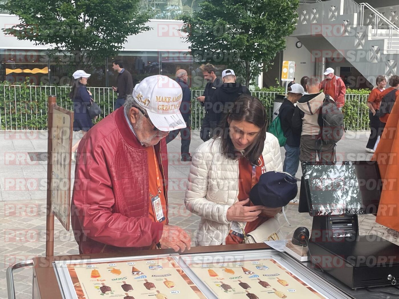 Ion Țiriac și-a făcut pofta la Roland Garros. Miliardarul s-a dus țintă și și-a ales-o. EXCLUSIV