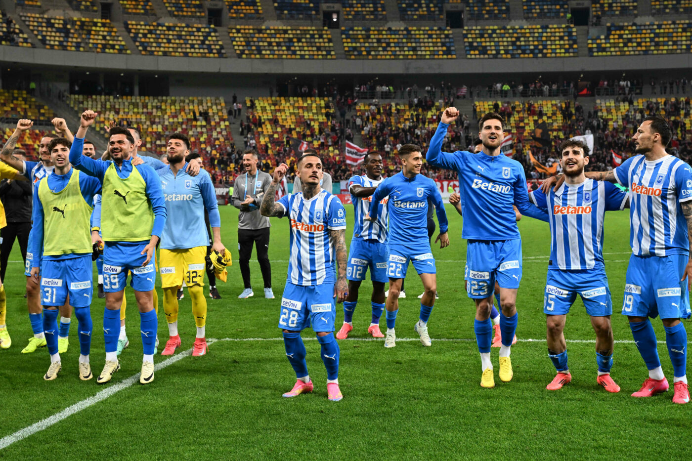 Jucatorul-Universitatii-Craiova-are-un-prieten-calificat-in-finala-Champions-League-„Ii-tin-pumnii-e-un-campion-1400x933.jpg