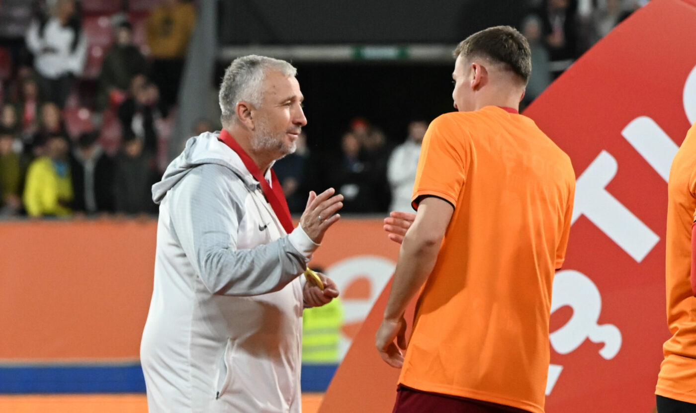 Lista plecărilor de la CFR Cluj. Două surprize printre cei 7 jucători pe care Dan Petrescu nu îi mai dorește. EXCLUSIV