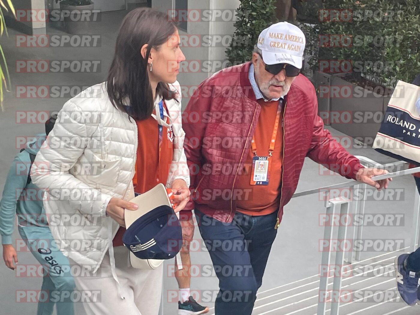 Magnatii-Ion-Tiriac-si-Horia-Ciorcila-prezente-VIP-la-Paris.-Momentul-istoric-cu-Rafa-Nadal-vazut-din-lojele-de-sute-de-mii-de-euro-de-la-Roland-Garros.-EXCLUSIV-1400x1050.jpeg