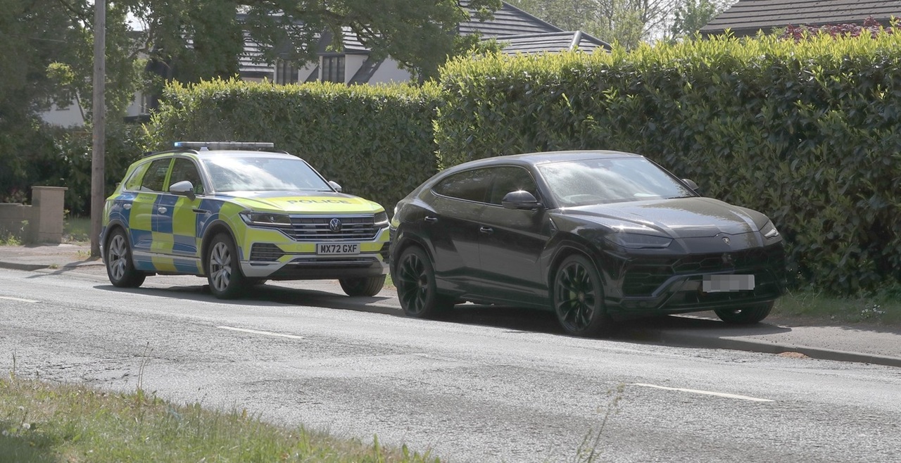 Milionarul-s-a-facut-de-ras-Politistii-i-au-confiscat-masina-Lamborghini-Urus-de-413.000-de-euro-pentru-ca-nu-avea-asigurare.jpg
