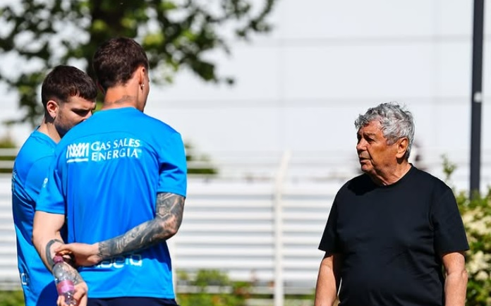 Mircea-Lucescu-s-a-dus-peste-Cristi-Chivu-la-Parma-dupa-ce-l-a-transformat-pe-Dennis-Man-in-rezerva-de-lux.-Imaginea-publicata-de-„cruciati.jpg
