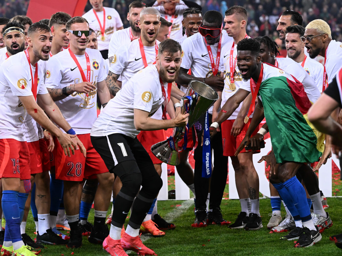 Modestia fotbalistului „mai bun decât Chiricheș”. Jucătorul lui Gigi Becali strânge bani pentru a-și cumpăra și el un apartament: „Încerc să mă pun pe picioare”