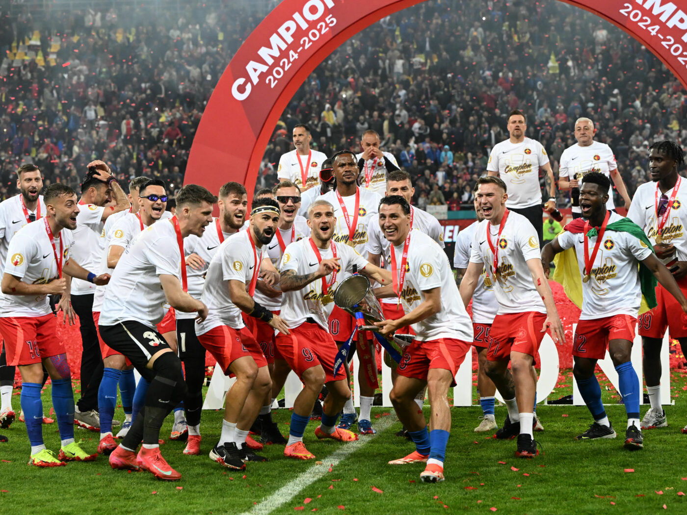 Pariul lui Gigi Becali de la FCSB, „luat pe sus” într-un alt vestiar din Superliga! Culisele unei întâlniri surprinzătoare: „Asta au scandat cu toții!”. EXCLUSIV