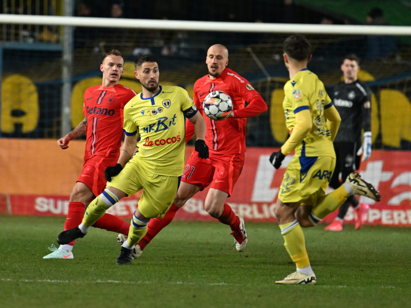 Premieră în cariera unuia dintre cei mai experimentați fotbaliști din Superliga României. Ce s-a întâmplat după 18 ani de activitate