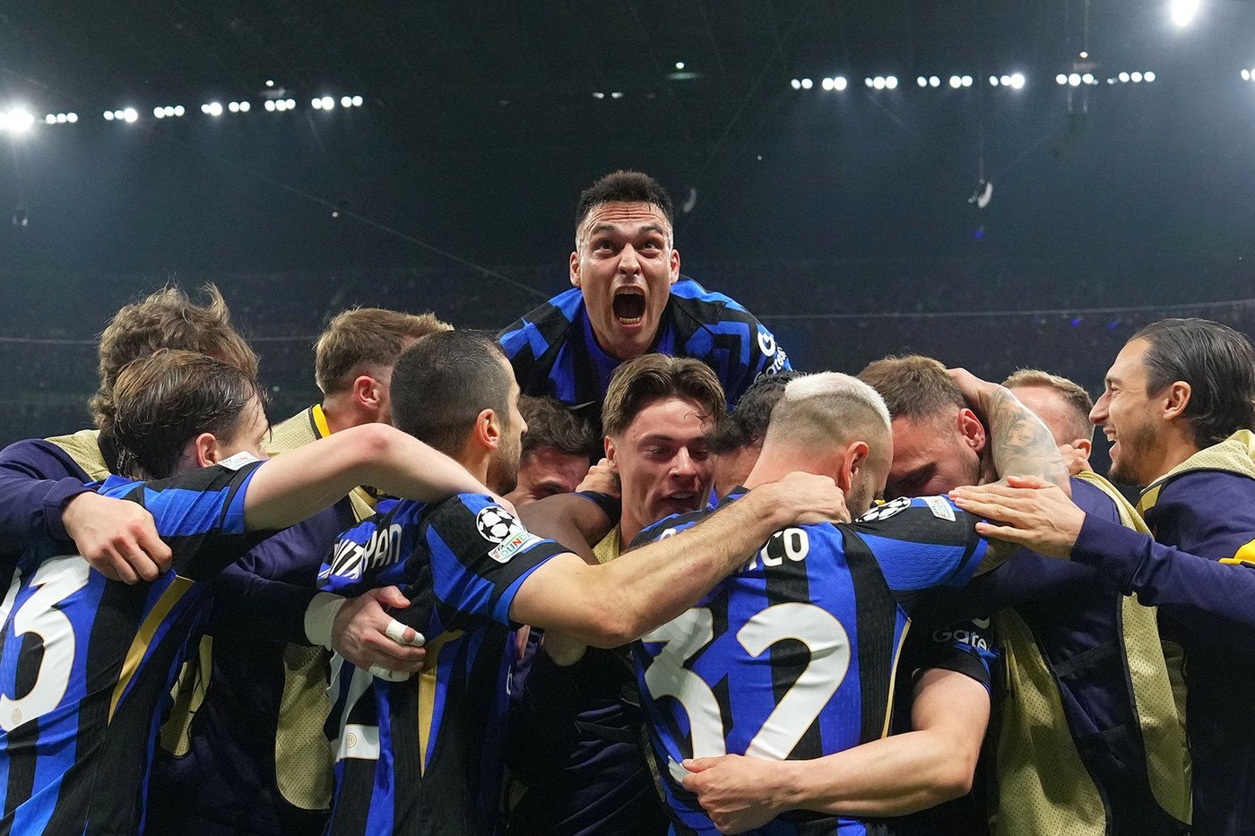 Presa-din-Italia-exulta-dupa-ce-Inter-Milano-a-eliminat-o-pe-FC-Barcelona-si-s-a-calificat-in-finala-UEFA-Champions-League-de-la-Munchen-„Noapte-epica-2.jpg