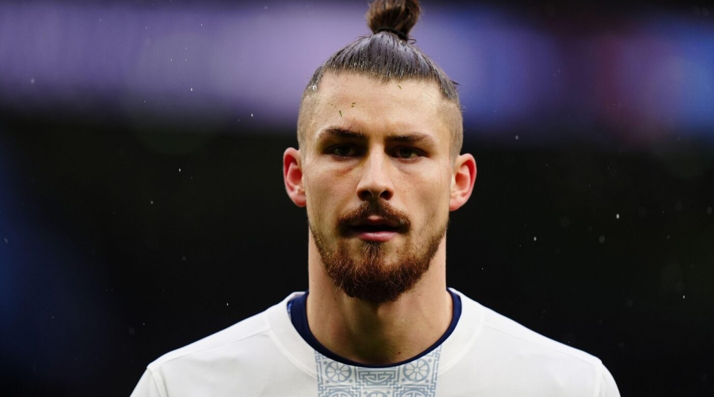 Radu-Dragusin-in-Champions-League-Tottenham-castiga-primul-trofeu-dupa-17-ani-1400x778.jpg